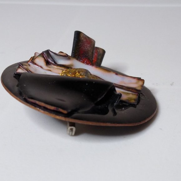 Artistic Unique Circular Metal Brooch - Picture 10 of 13